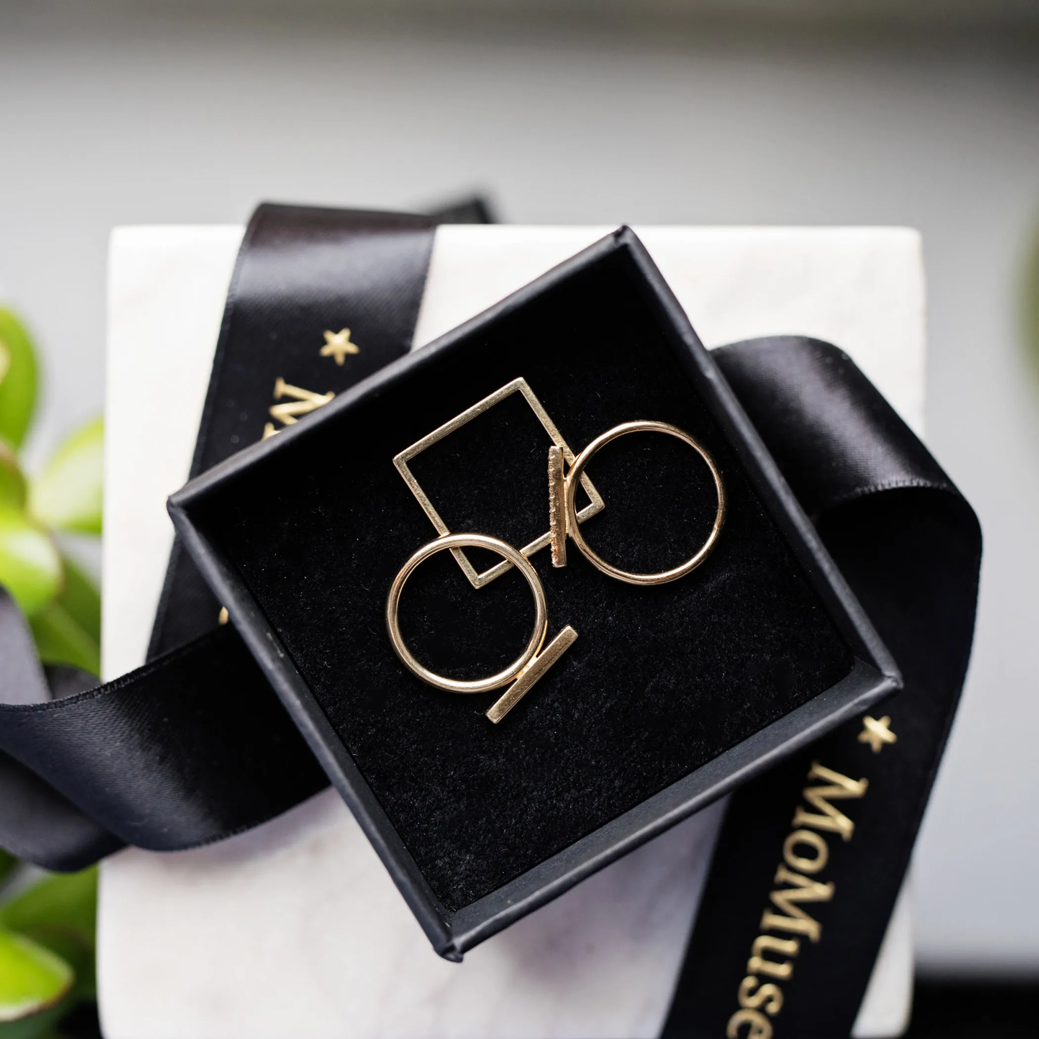 9kt Gold Diamond Bar Ring